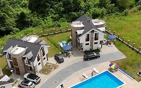 Crown Tim Villa
